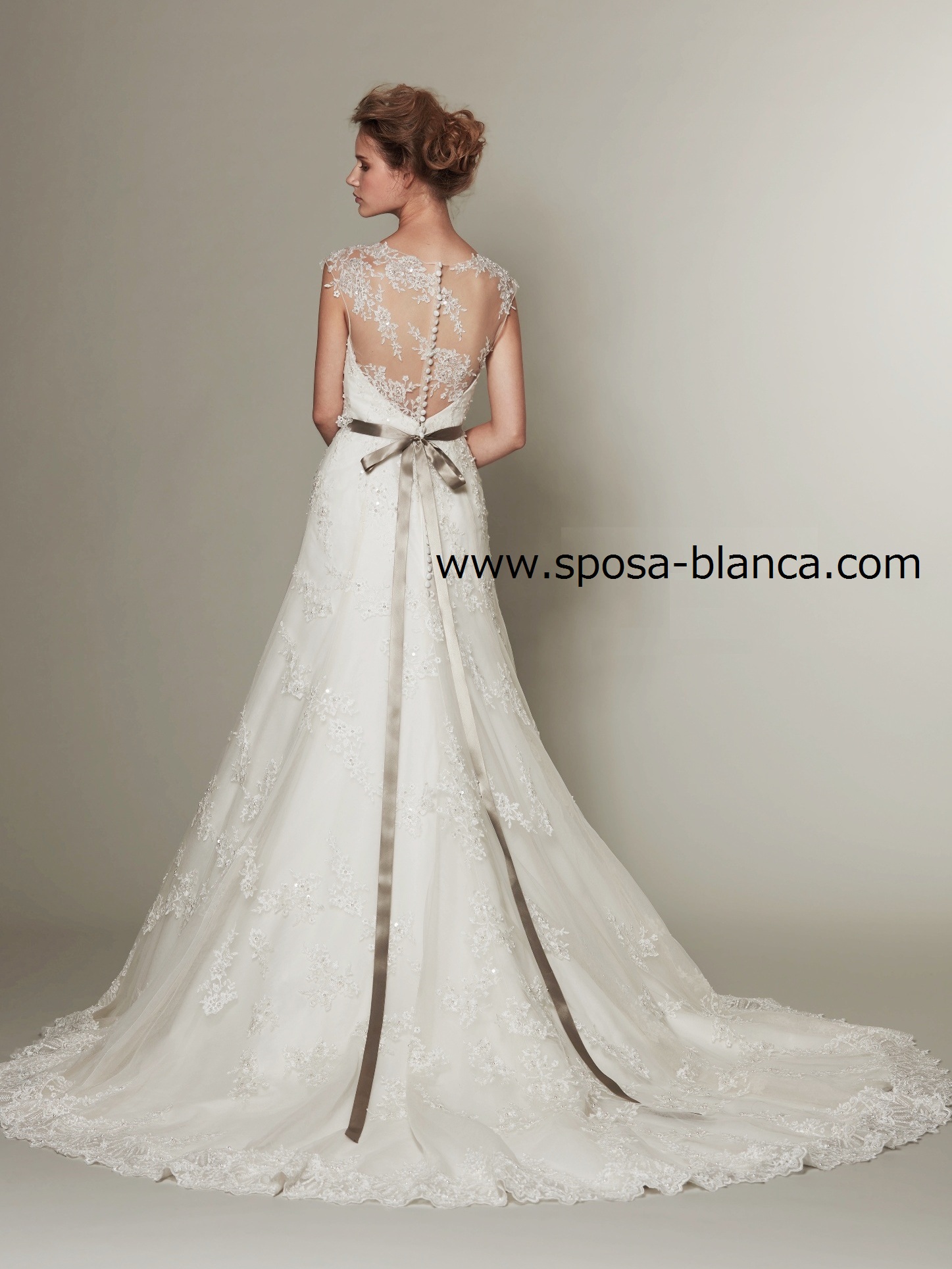 http://www.sposa-blanca.com/blog/assets_c/%E3%82%A6%E3%82%A7%E3%83%87%E3%82%A3%E3%83%B3%E3%82%B0%E3%83%89%E3%83%AC%E3%82%B9%E5%A4%A7%E9%98%AA%E3%83%AD%E3%83%AC%E3%83%83%E3%82%BF%E8%83%8C%E4%B8%AD.jpg