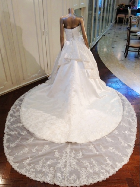 http://www.sposa-blanca.com/blog/assets_c/%E3%82%A6%E3%82%A7%E3%83%87%E3%82%A3%E3%83%B3%E3%82%B0%E3%83%89%E3%83%AC%E3%82%B9%E5%BE%8C%E3%83%88%E3%83%AC%E3%83%BC%E3%83%B3%EF%BC%92WAY.jpg