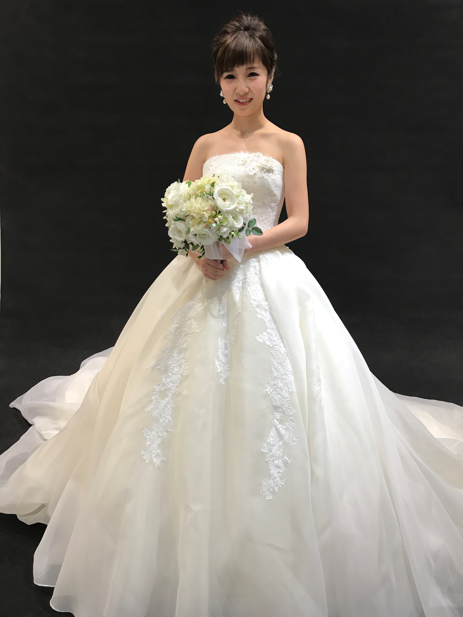http://www.sposa-blanca.com/blog/assets_c/%E3%83%A9%E3%83%B3%E3%83%90%E3%83%B3%20%E3%82%AA%E3%83%B3%20%E3%83%96%E3%83%AB%E3%83%BC%E3%83%89%E3%83%AC%E3%82%B9.JPG