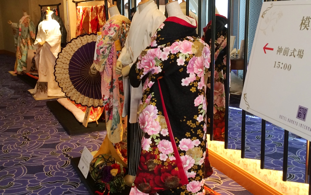 http://www.sposa-blanca.com/blog/assets_c/hankyu%20international%20sposa%20blanca%20uchikake.JPG