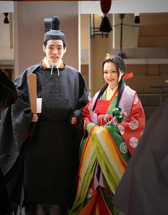 大阪神社結婚式十二単.jpg
