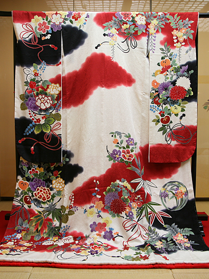 引き振袖　白地　IKKO