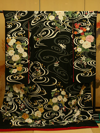 花嫁 引き振袖 黒地　流水柄