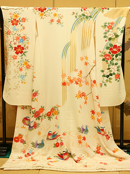 花嫁 引き振袖 白地　四季の花におしどり