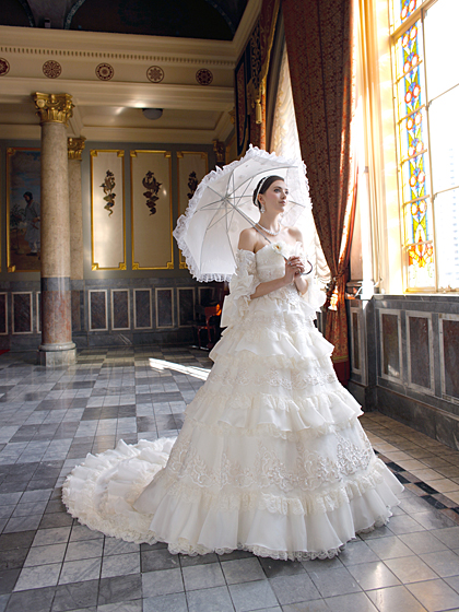 ウェディングドレス 2WAY 3WAY にデザインチェンジができます。