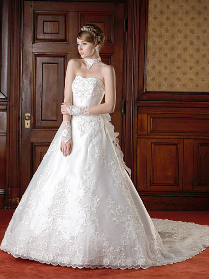 ウェディングドレス　WEDDING