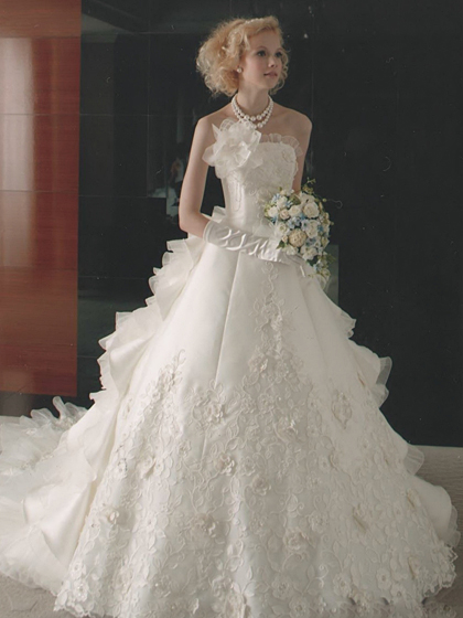 ウェディングドレス　WEDDING