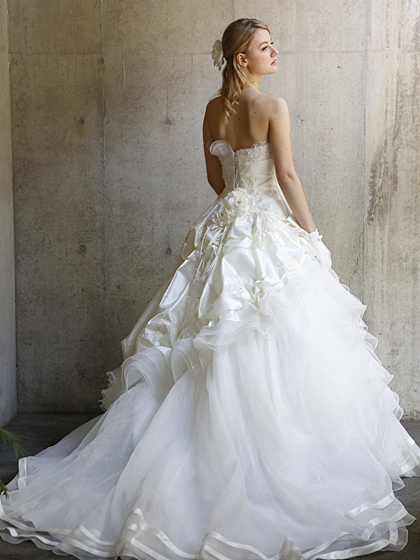 ウェディングドレス　WEDDING