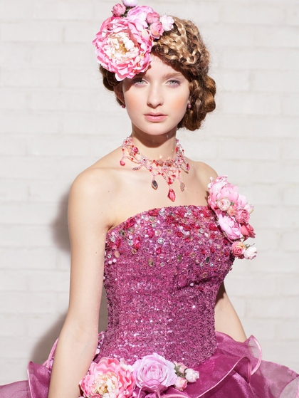 ビジューとスパンコールいっぱいのベアットップ