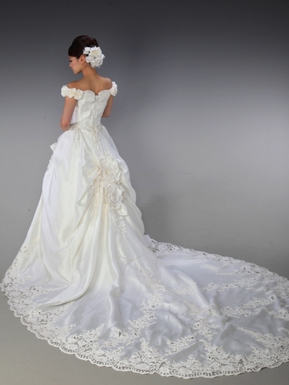 ウェディングドレス 王道 オフショルダー