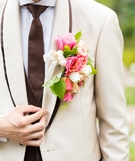 ベージュのタキシード