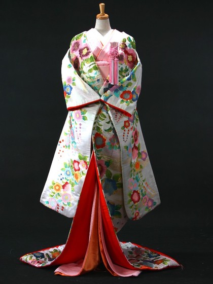 白地にピンク 色打掛  掛下のお着物もカラーバリエーションあり