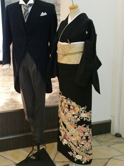 黒留袖レンタル かわいい花柄 おしどり 大阪梅田店 （ホテル阪急インターナショナル1F）　06-6292-3088