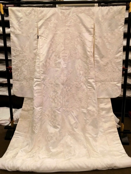 豪華な刺繍の白無垢