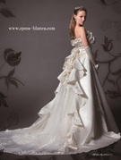 バックスタイルが美しいウェディングドレス