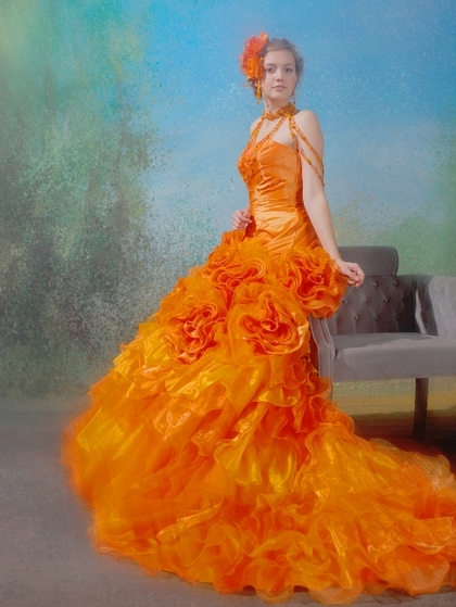 カラードレス　オレンジカラーのフィット＆フレアドレス