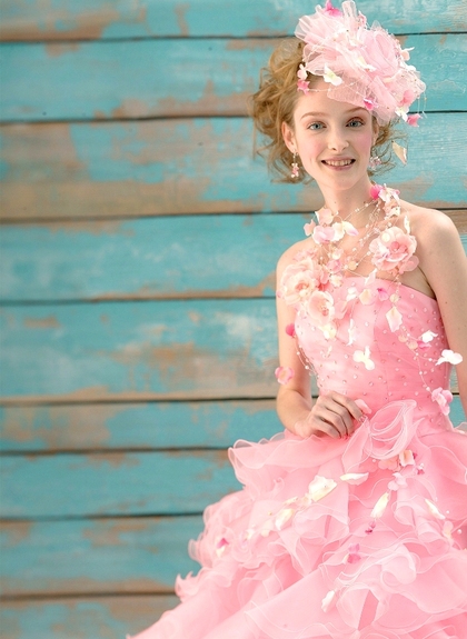 カラードレス　スィートなピンクのフリルのドレス