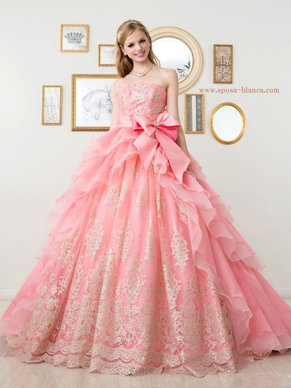 落ち着きのあるサーモンピンクのカラードレス