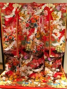 色打ち掛け 八重がさね 赤茶ぼかし花車に鶴刺繍　