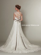 インポートの新作ウエディングドレスは 背中の大きく開いたイタリアメイド