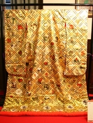 色打掛 本金箔 総手刺繍打掛 光琳傘松天井文