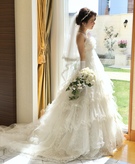 柔らかなオーガンジーが優しく花嫁を包み込んでくれるエアリーなウエディングドレス♡