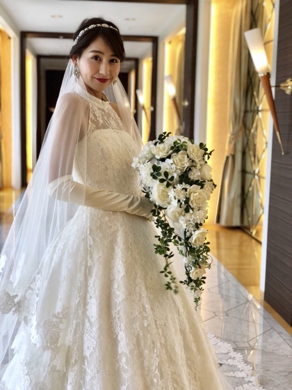 ホルターネック｜シアーなデコルテが個性的なウェディングドレス