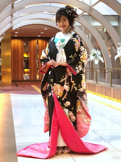 色打掛 黒地ピンクグラデーション 花刺繍 インパクトのあるお色直しに