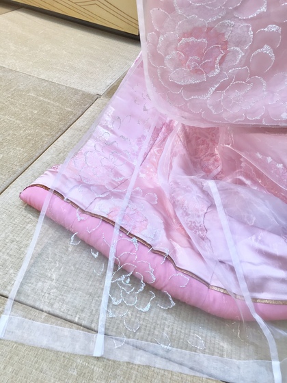 ピンクの色打掛にオーガンジーの『お掛け』を重ね着♪『彩衣（さいごろも）』