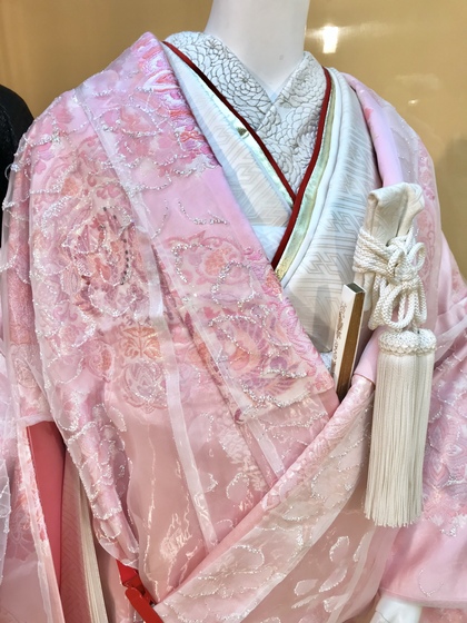ピンクの色打掛にオーガンジーの『お掛け』を重ね着♪『彩衣（さいごろも）』