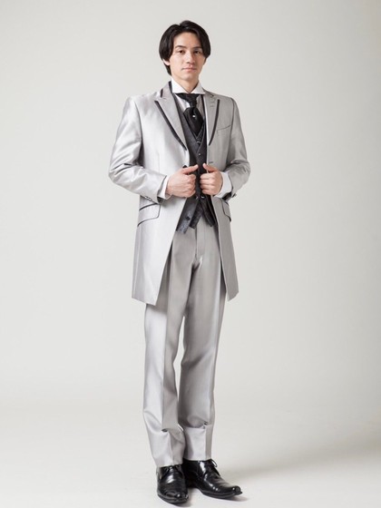 新郎ロングタキシード シルバーグレー 腰周りをスッキリ見せる「スラントポケット」