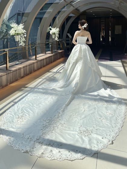 ウェディングドレス サテン オーセンティックなロングトレーン