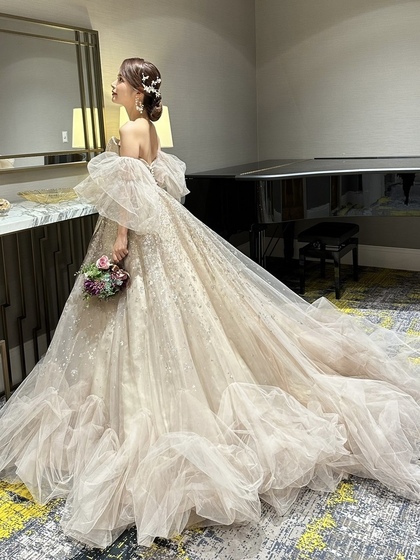 新作キヨコハタ カラードレス ベージュ パフスリーブ