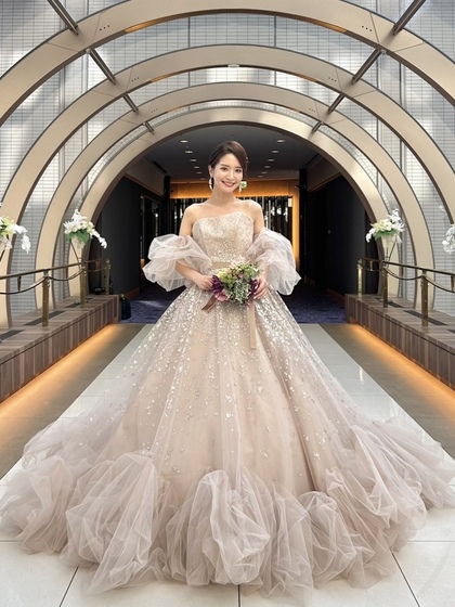 新作キヨコハタ カラードレス ベージュ パフスリーブ