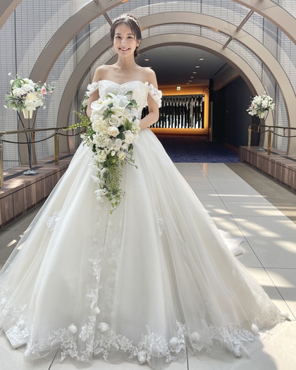 ウェディングドレスオフショルダーフラワー