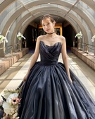 ふんわり広がる　ネイビーブラックカラードレス　