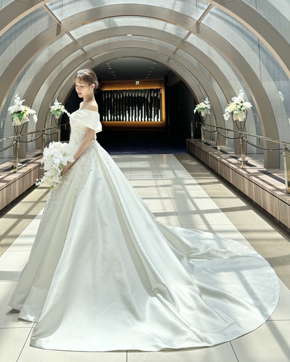 HARDY AMIES　ロールカラーサテンドレス