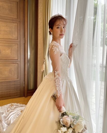 長袖ウェディングドレス刺繍