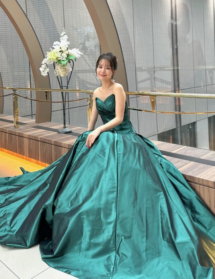 グリーンカラードレス　サテン光沢