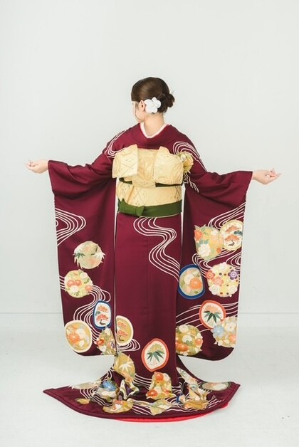 引き振袖　えんじ色、紫色