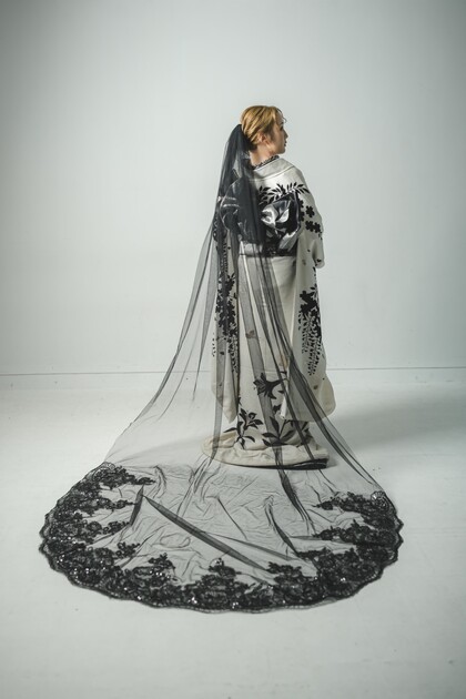 引き振袖　モノトーン　白×黒