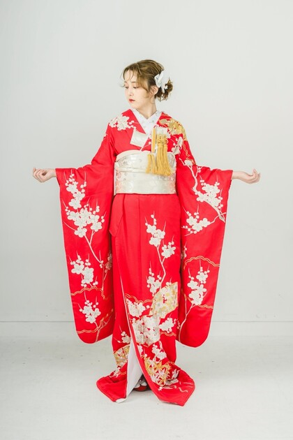 赤地引き振袖（花嫁）梅の花