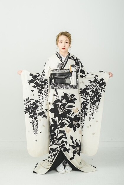 引き振袖　モノトーン　白×黒