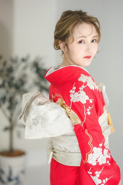 赤地引き振袖（花嫁）梅の花