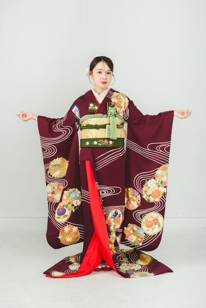 引き振袖　えんじ色、紫色