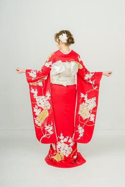 赤地引き振袖（花嫁）梅の花