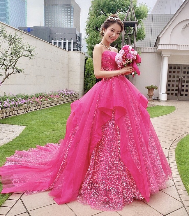 イサムモリタ新作ドレス チェリーピンク 試着.jpg