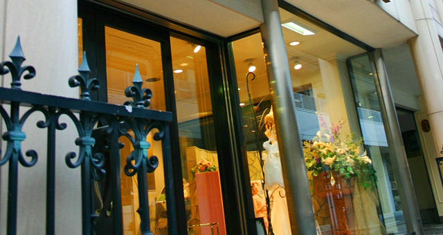 大阪 丸福衣裳店（本社ショールーム）